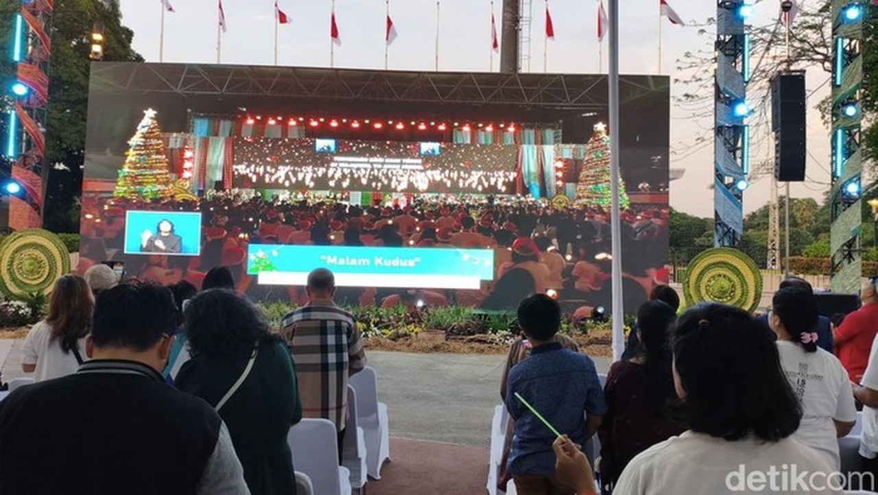 Ribuan Jemaat Rayakan Natal Nasional 2025 di Tenda Luar Tenis Indoor GBK, Jakarta