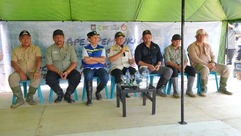 Mendagri Pastikan Stok Beras 3 Provinsi Terdampak Bencana Aman Hingga 6 Bulan Mendagri Pastikan Stok Beras 3 Provinsi Terdampak Bencana Aman Hingga 6 Bulan