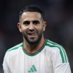 Riyad Mahrez Tunjukkan Kerendahan Hati di Piala Afrika 2025, dari Main Bola dengan Bocil hingga Bantu Fans di Medsos
