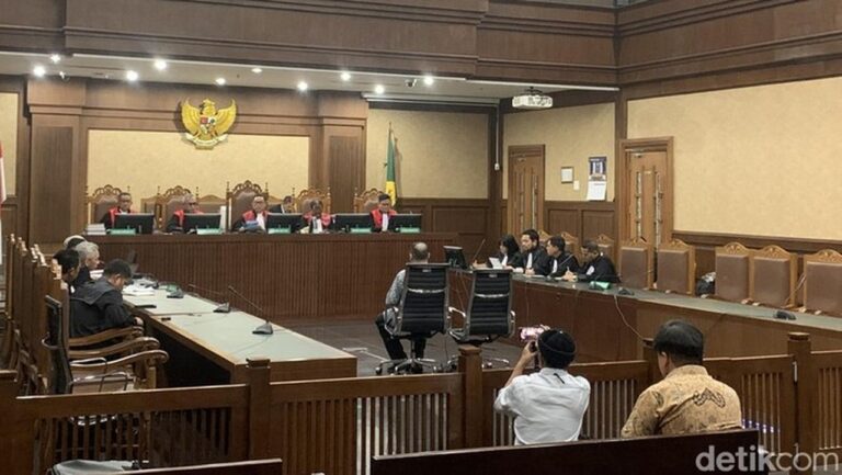 Hakim Tolak Eksepsi Konsultan, Sidang Korupsi Chromebook Rp 2,1 Triliun Lanjut Hakim Tolak Eksepsi Konsultan, Sidang Korupsi Chromebook Rp 2,1 Triliun Lanjut