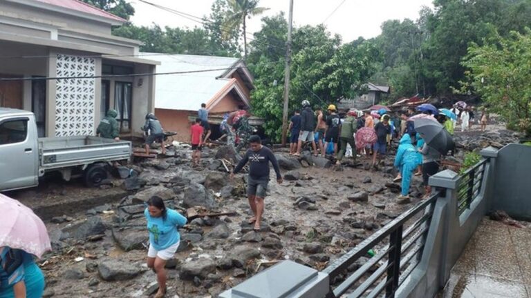 Banjir Bandang Sitaro: 13 Tewas, 18 Luka-luka, 3 Masih Hilang Akibat Hujan Tinggi Banjir Bandang Sitaro: 13 Tewas, 18 Luka-luka, 3 Masih Hilang Akibat Hujan Tinggi