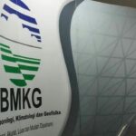 BMKG Deteksi Bibit Siklon Tropis 91 S, Waspada Gelombang 4 Meter di Natuna