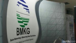 BMKG Deteksi Bibit Siklon Tropis 91 S, Waspada Gelombang 4 Meter di Natuna