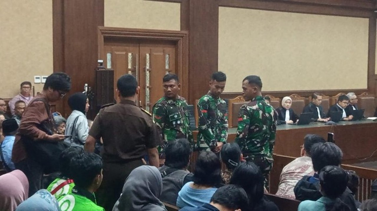 Hakim Heran Tiga Prajurit TNI Berdiri di Sidang Nadiem, Ini Penjelasan Resmi TNI