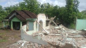 Masjid Al Huda Dibongkar Akibat Janji Donatur Fiktif, Ratusan Warga Terpaksa Shalat di Musala