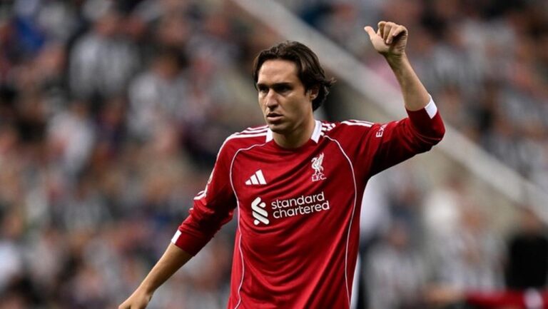 Liverpool dan Juventus Belum Bernegosiasi Transfer Federico Chiesa di Tengah Krisis Lini Depan