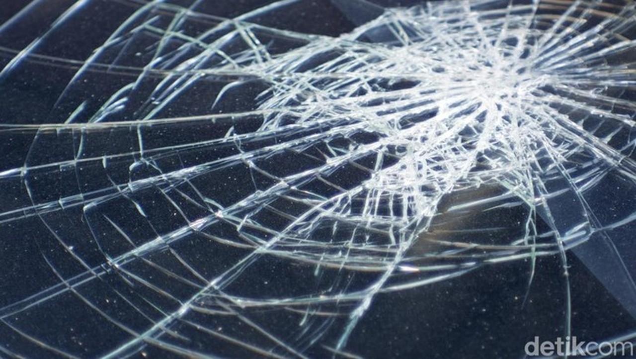 Xpander Oleng di Kalideres Tewaskan Pejalan Kaki, Mobil Terparkir Ikut Ringsek Xpander Oleng di Kalideres Tewaskan Pejalan Kaki, Mobil Terparkir Ikut Ringsek