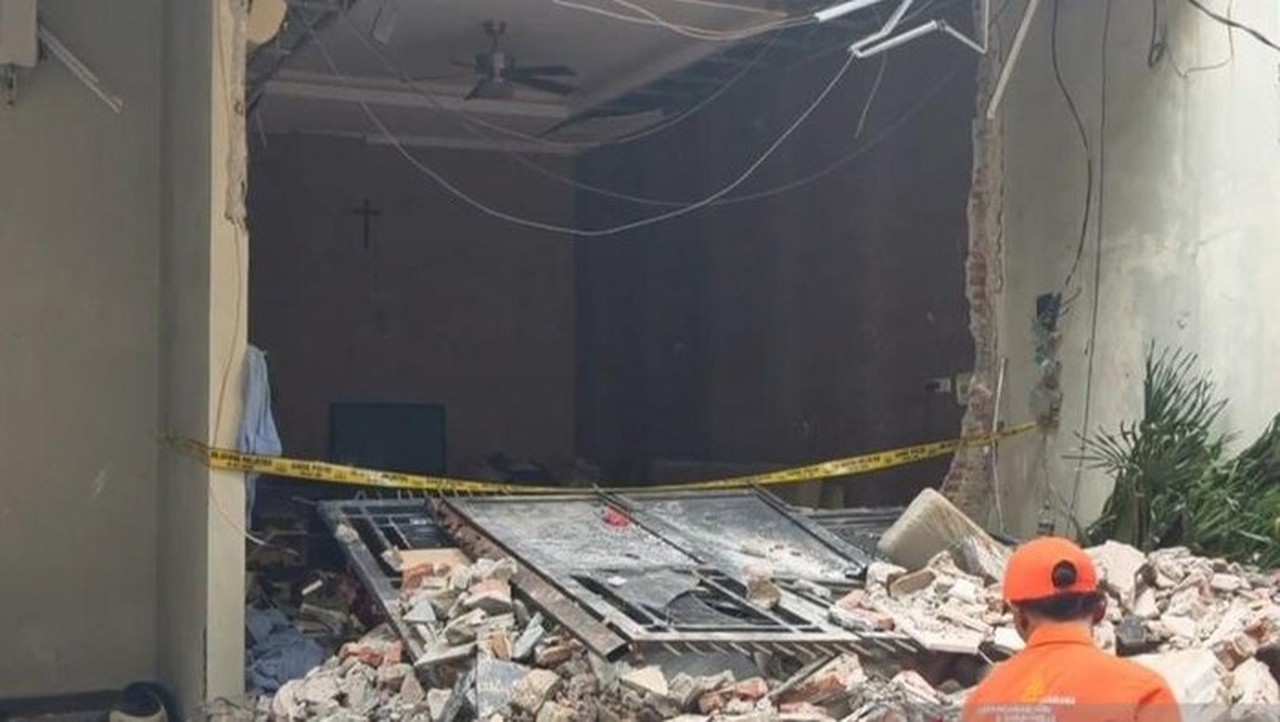 Ibu Rumah Tangga Terlempar Keluar Rumah Akibat Ledakan Tabung Gas 12 Kg di Jakbar