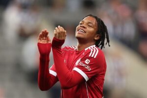 Arne Slot dan Richard Hughes Bersitegang di Liverpool Terkait Nasib Pemain Muda Rio Ngumoha