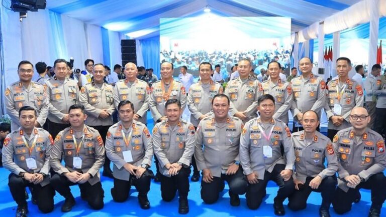 Prabowo Beri Penghargaan ke Wakapolri, Kabareskrim, dan Tokoh Lain atas Kontribusi Swasembada Pangan 2025 Prabowo Beri Penghargaan ke Wakapolri, Kabareskrim, dan Tokoh Lain atas Kontribusi Swasembada Pangan 2025