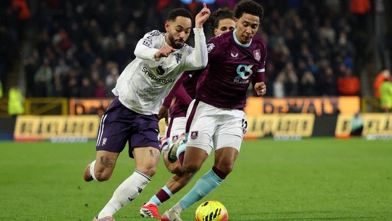 Babak Pertama Burnley vs Manchester United: Setan Merah Tertinggal 0-1 Akibat Gol Bunuh Diri