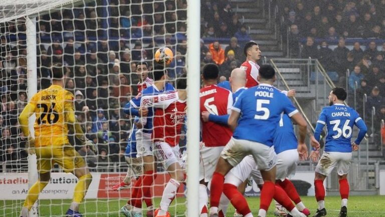 Manajer Chelsea Liam Rosenior Bela Arsenal dari Julukan ‘Set Pieces FC’