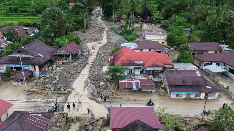 Banjir Bandang Susulan Mengancam, Ratusan Warga Agam Terpaksa Mengungsi Banjir Bandang Susulan Mengancam, Ratusan Warga Agam Terpaksa Mengungsi