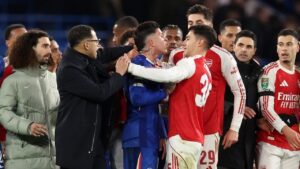 Drama Fernandez vs Zubimendi Warnai Kemenangan Arsenal atas Chelsea di Semifinal Piala Liga
