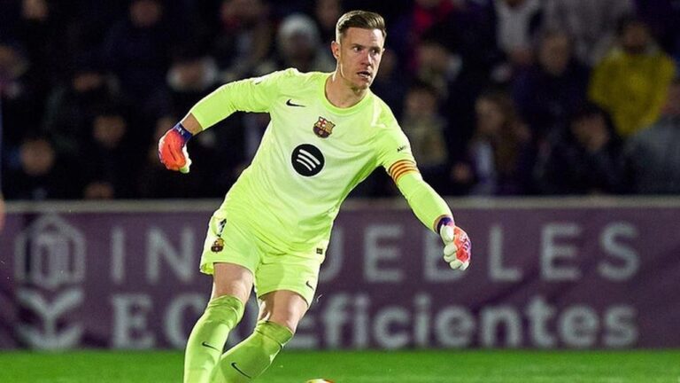 Hansi Flick Pertahankan Performa Gemilang Joan Garcia di Copa del Rey, Ter Stegen Terancam Absen